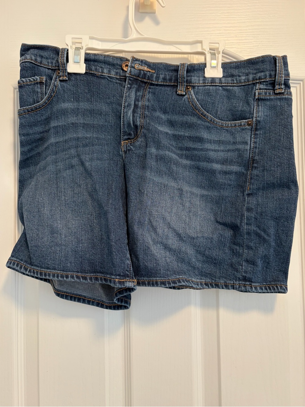 The Lucky Brand Roll Up Dark Blue Jean Shorts Women’s 6/28